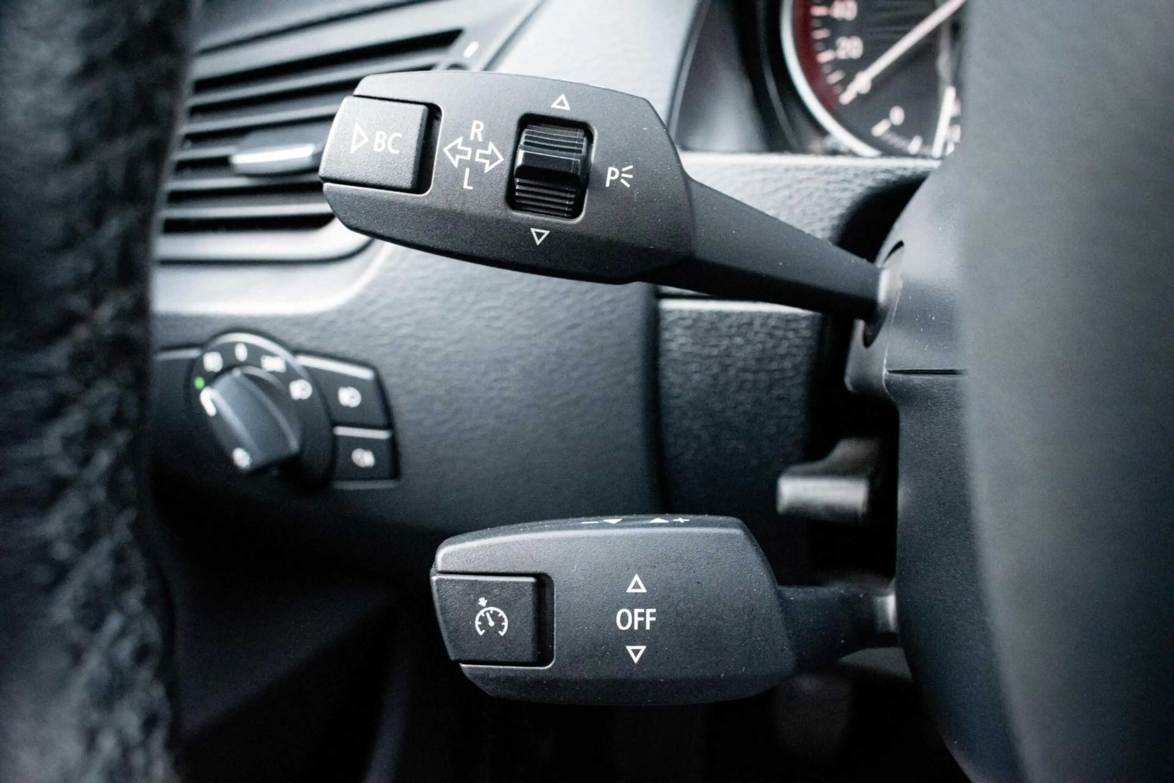 BMW X1 sDrive18i Executive|AFN. TREKHAAK|NAVI|CLIMATE|CRU — photo 38