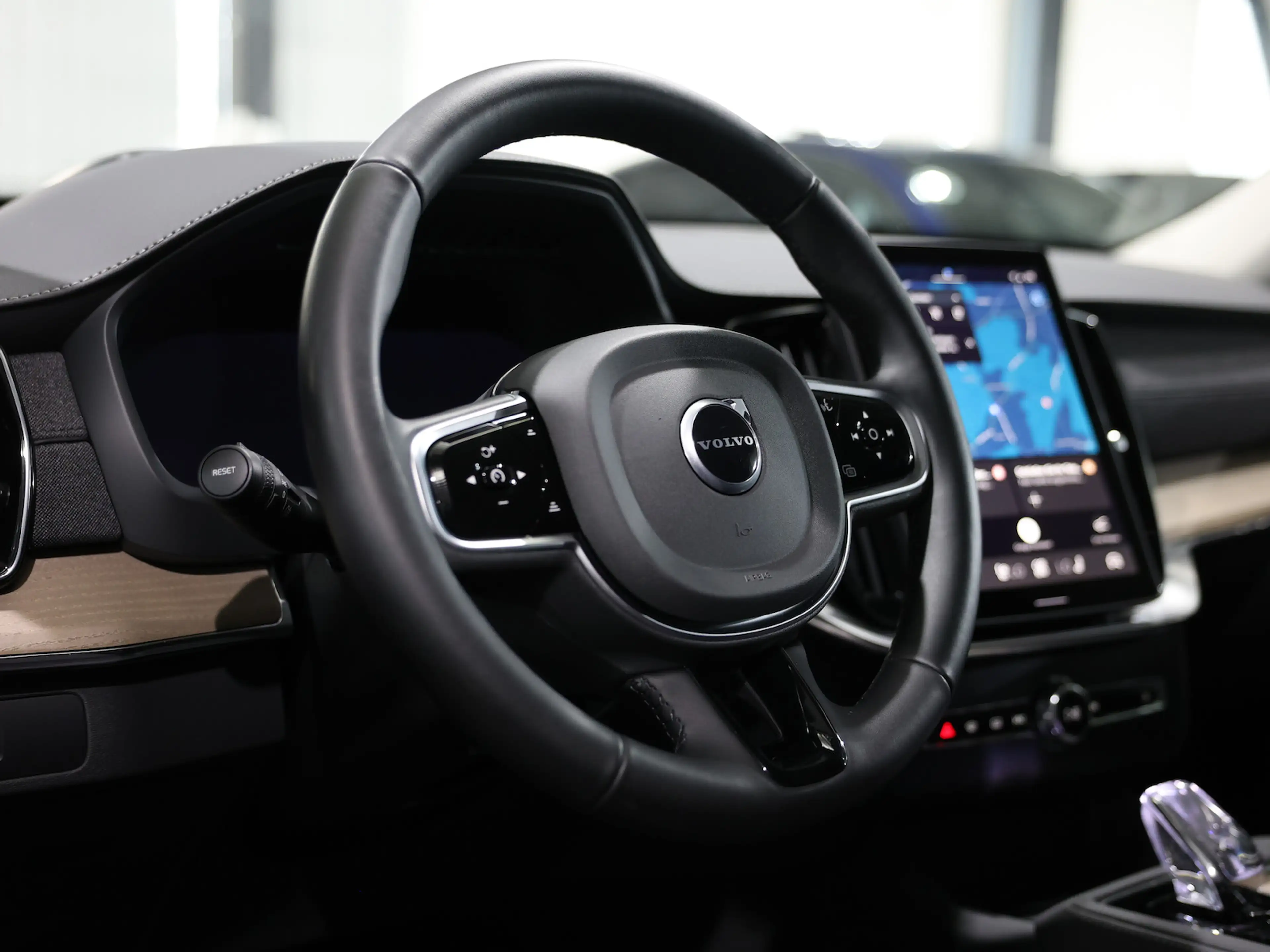 Volvo XC90 B5 PLUS BRIGHT AWD / 7-SITZER / SCHW.AHK — photo 15