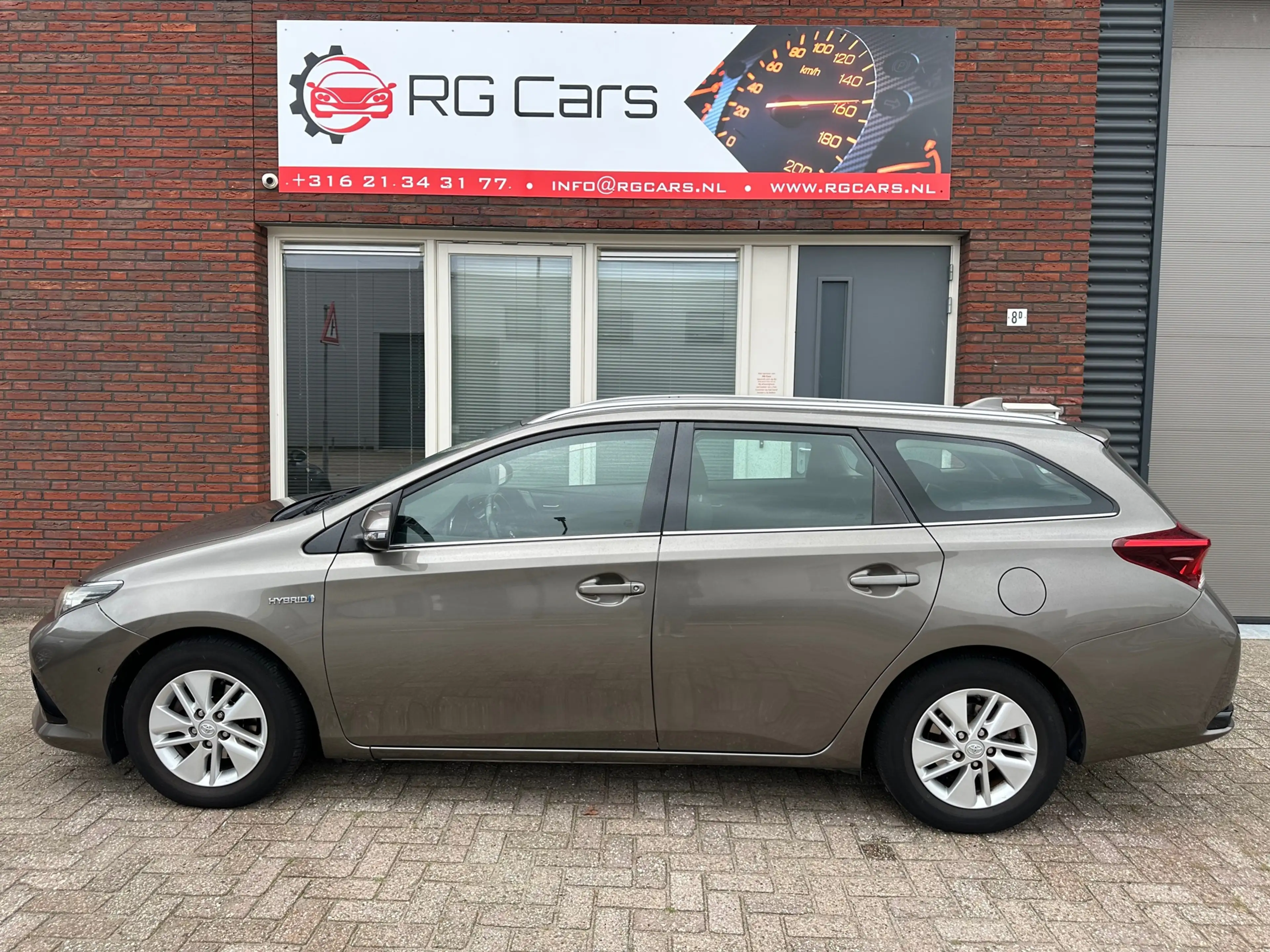 Toyota Auris Touring Sports 1.8 Hybrid Now / Camera / Navi / PD — photo 20