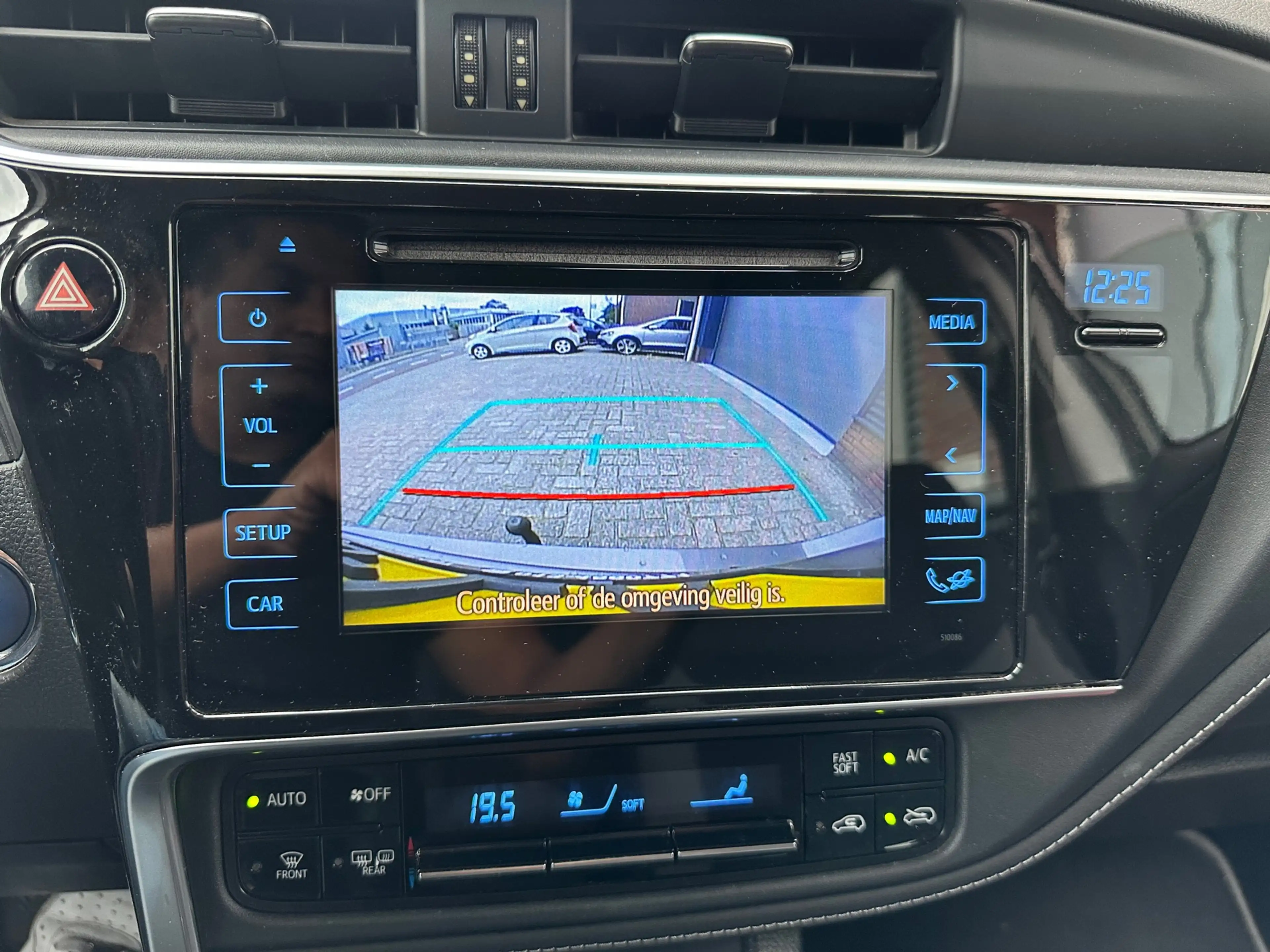 Toyota Auris Touring Sports 1.8 Hybrid Now / Camera / Navi / PD — photo 5