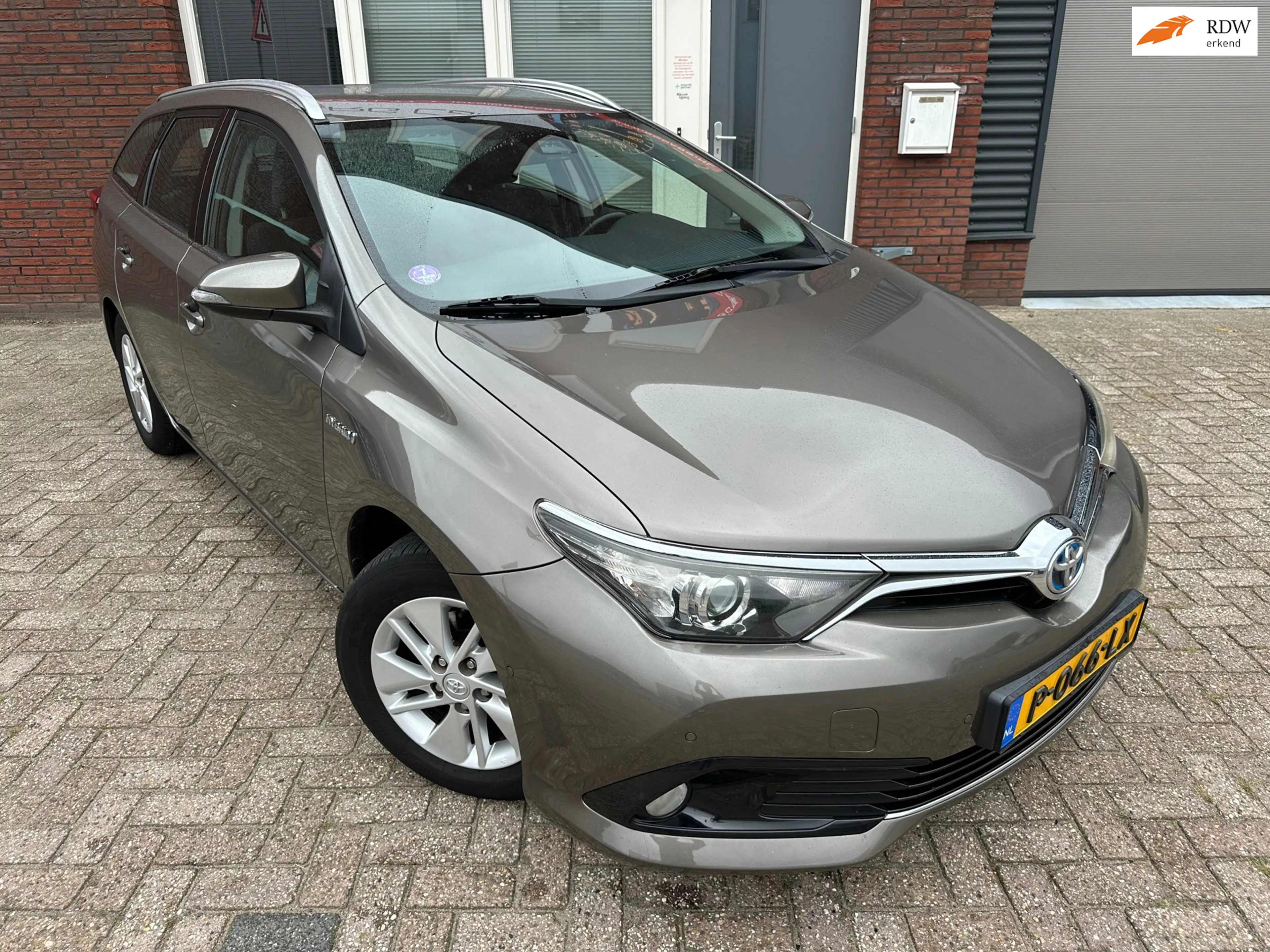 Toyota Auris Touring Sports 1.8 Hybrid Now / Camera / Navi / PD