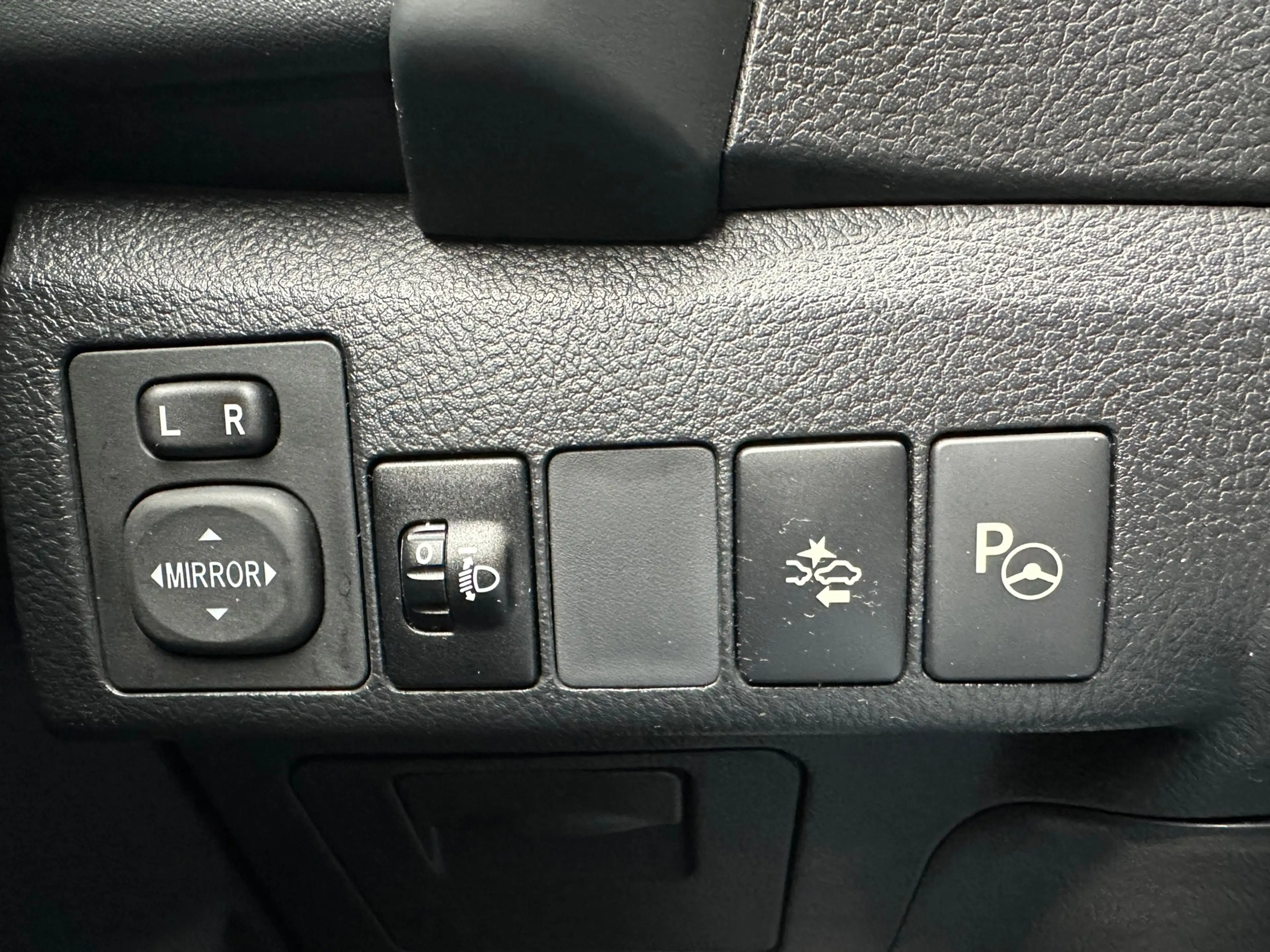 Toyota Auris Touring Sports 1.8 Hybrid Now / Camera / Navi / PD — photo 11