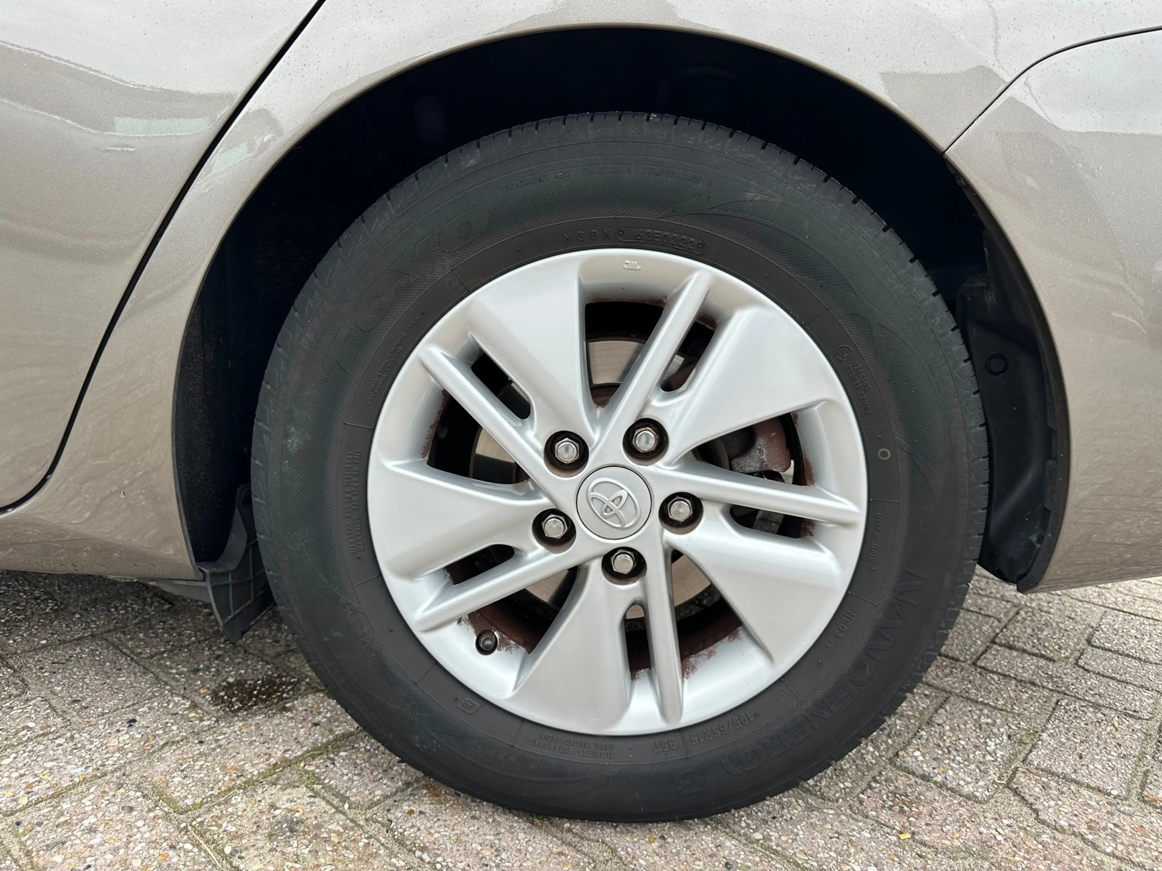 Toyota Auris Touring Sports 1.8 Hybrid Now / Camera / Navi / PD — photo 25