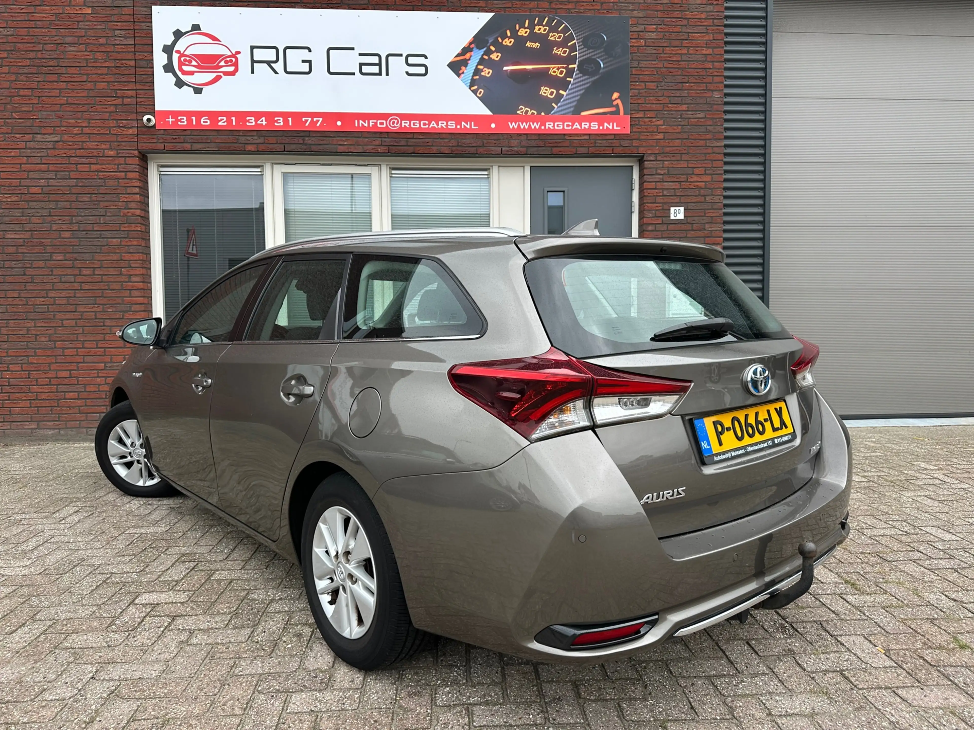 Toyota Auris Touring Sports 1.8 Hybrid Now / Camera / Navi / PD — photo 27
