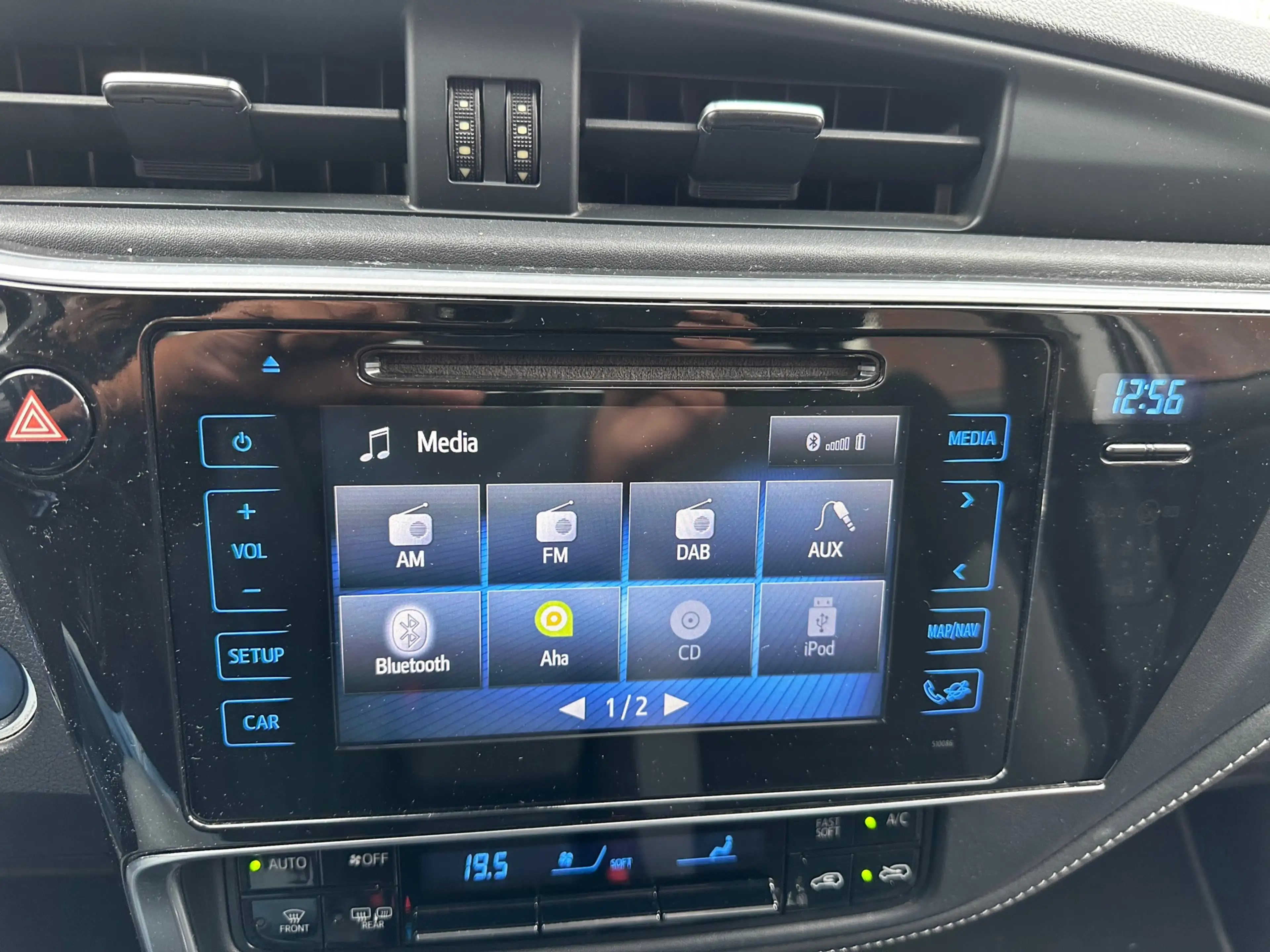 Toyota Auris Touring Sports 1.8 Hybrid Now / Camera / Navi / PD — photo 8