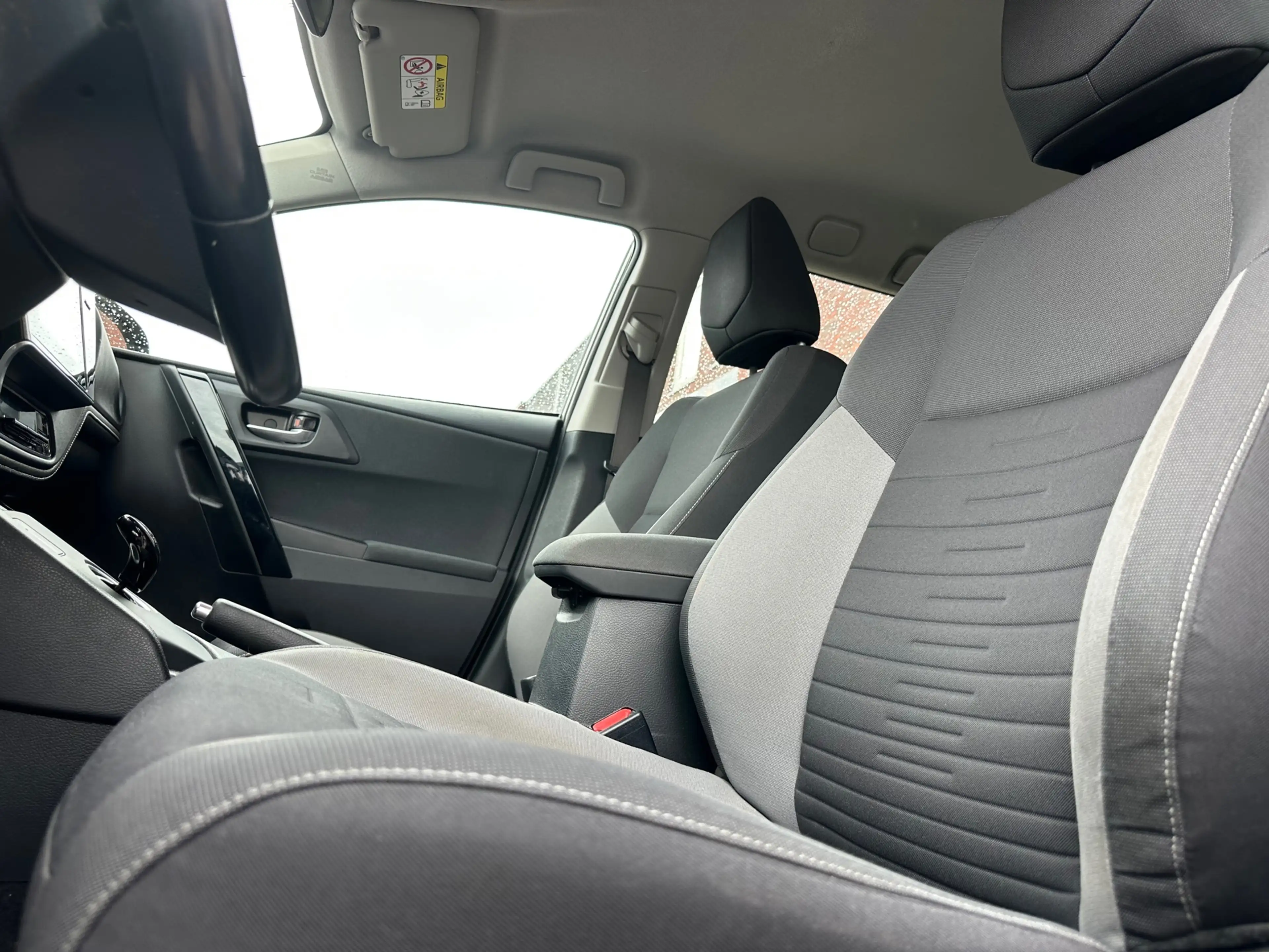 Toyota Auris Touring Sports 1.8 Hybrid Now / Camera / Navi / PD — photo 4