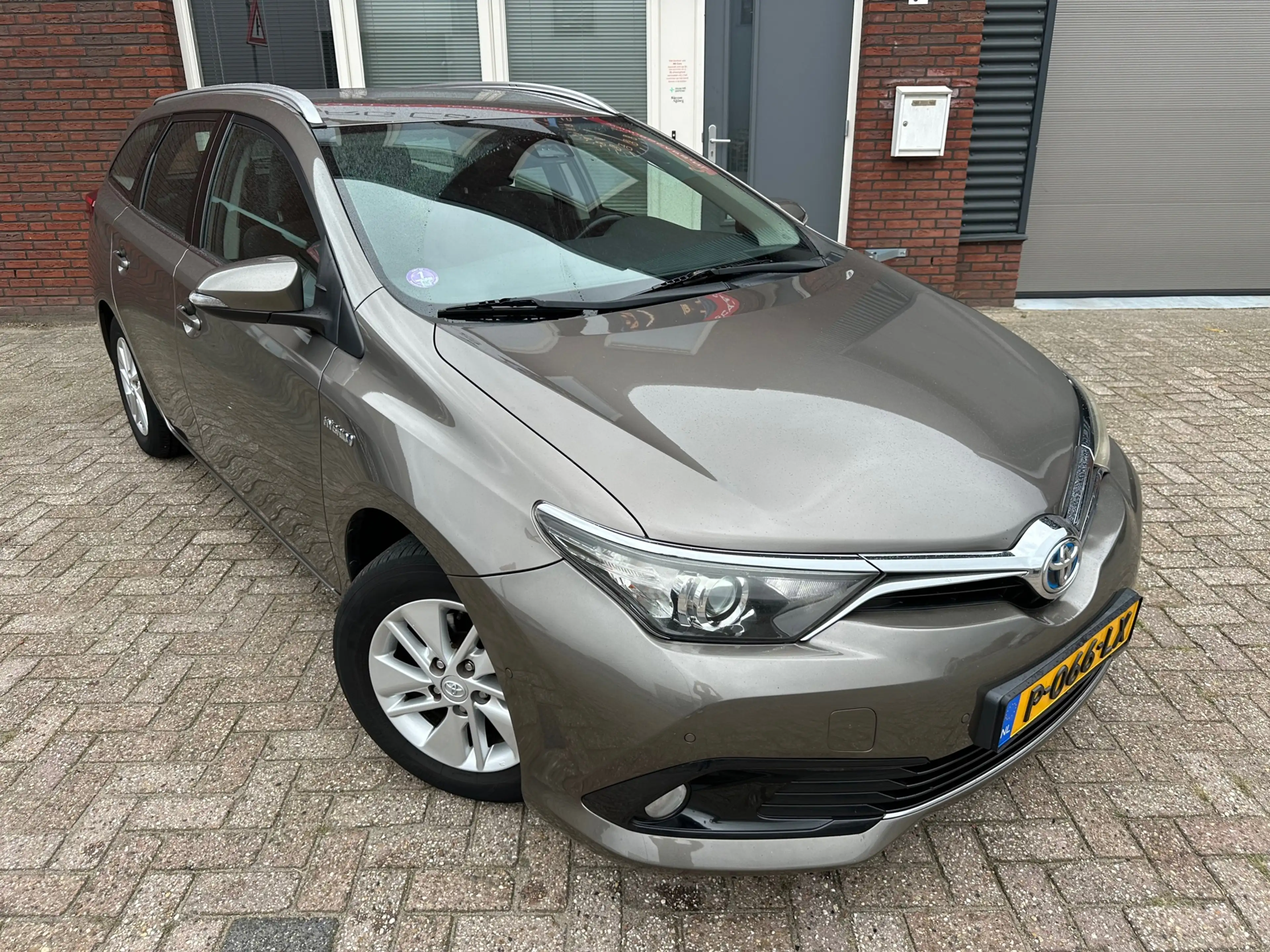Toyota Auris Touring Sports 1.8 Hybrid Now / Camera / Navi / PD — photo 13