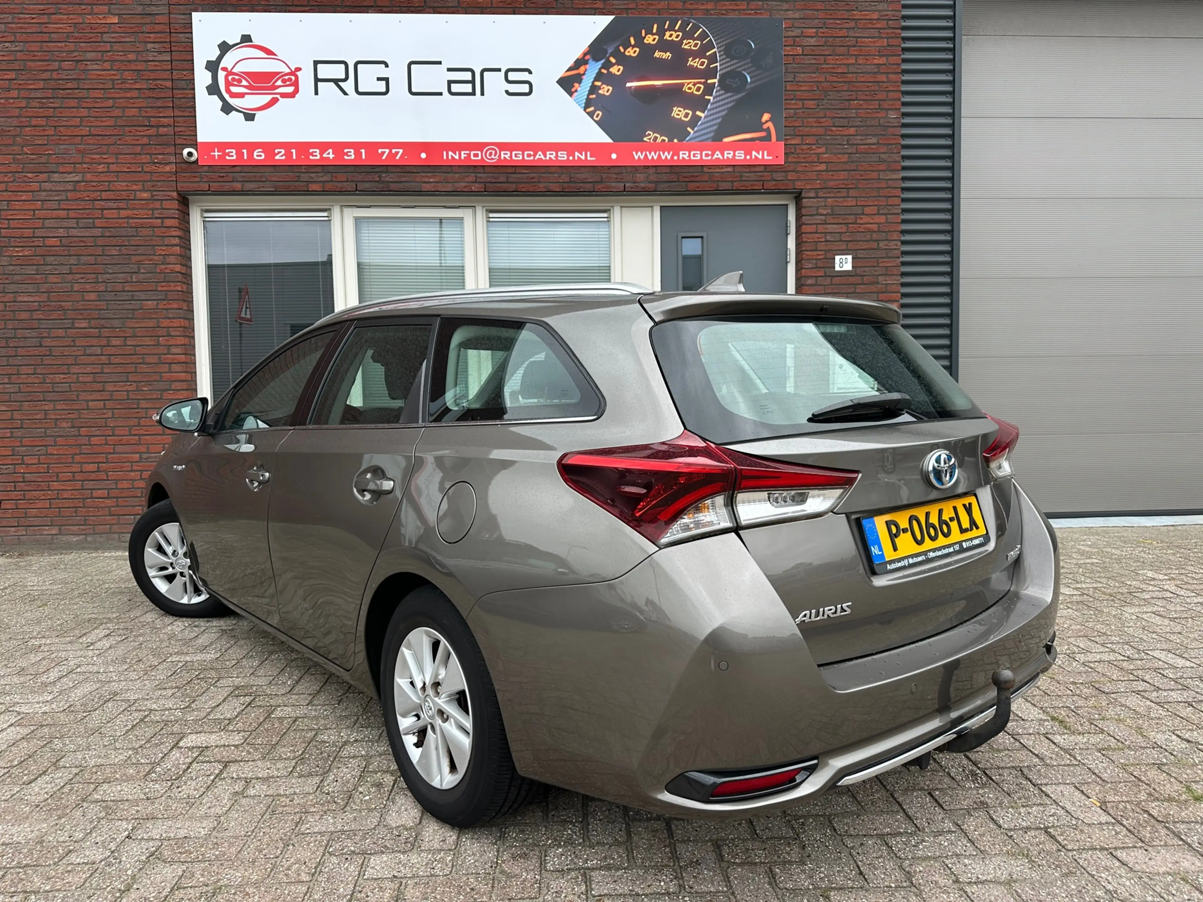 Toyota Auris Touring Sports 1.8 Hybrid Now / Camera / Navi / PD — photo 14