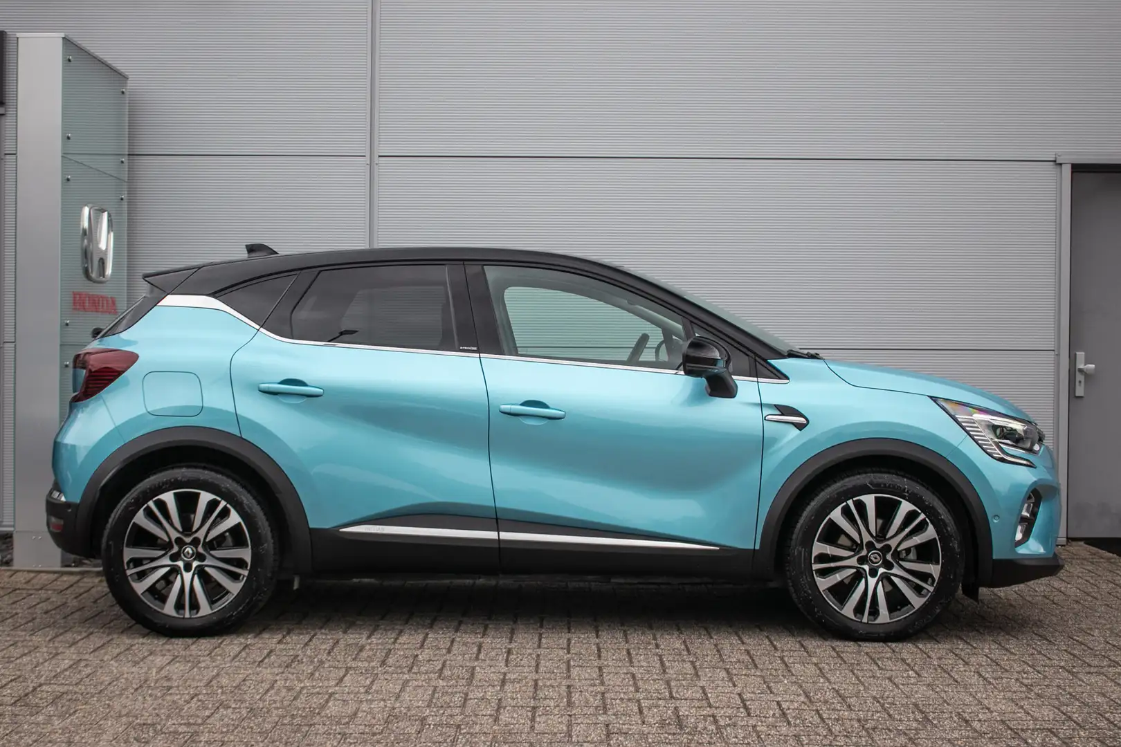 Renault Captur 1.6 E-Tech Plug-in Hybrid 160 Initiale Paris Leer Blauw - 2