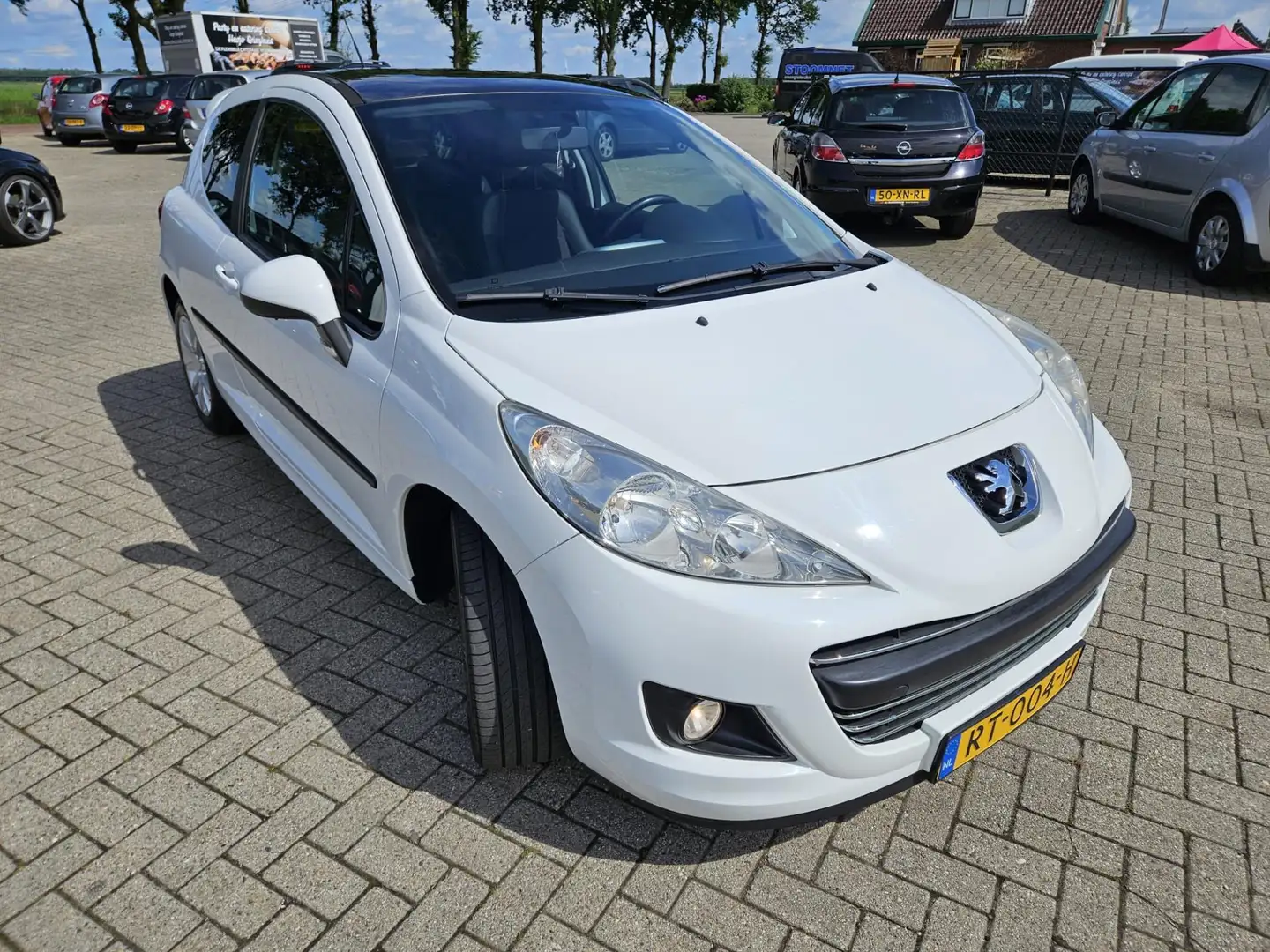Peugeot 207 1.4 XR. 2010. Airco/Panorama/Spoiler/Lichtmetaal e Blanco - 2