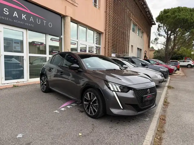 Peugeot 208 view 3