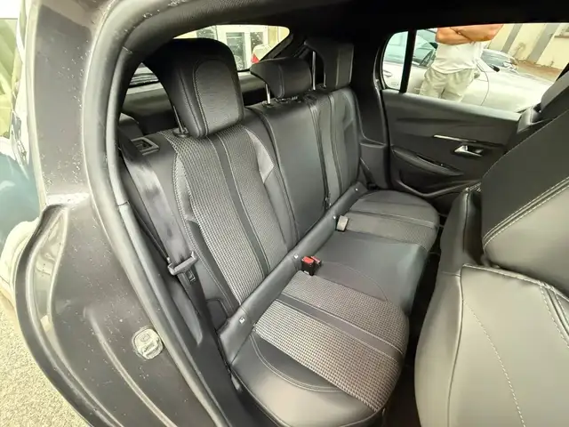 Peugeot 208 view 15