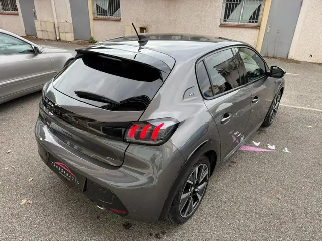 Peugeot 208 view 5