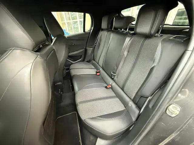 Peugeot 208 view 14
