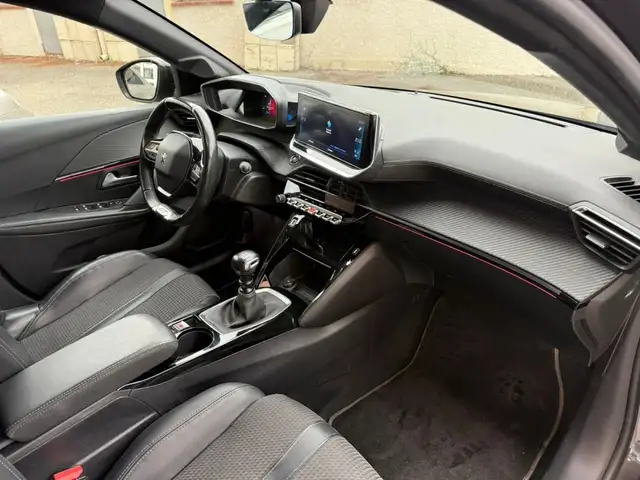 Peugeot 208 view 12