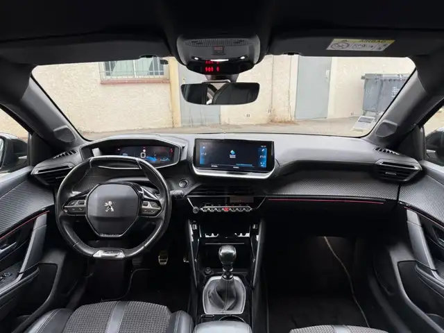 Peugeot 208 view 9
