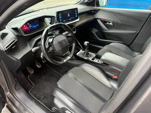 Peugeot 208 view 10
