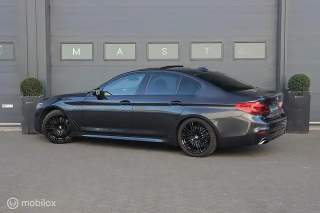 BMW 5 Series view 13