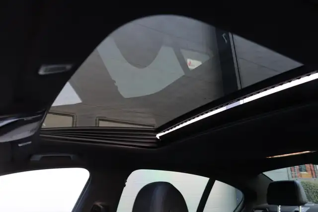 BMW 5 Series view 11