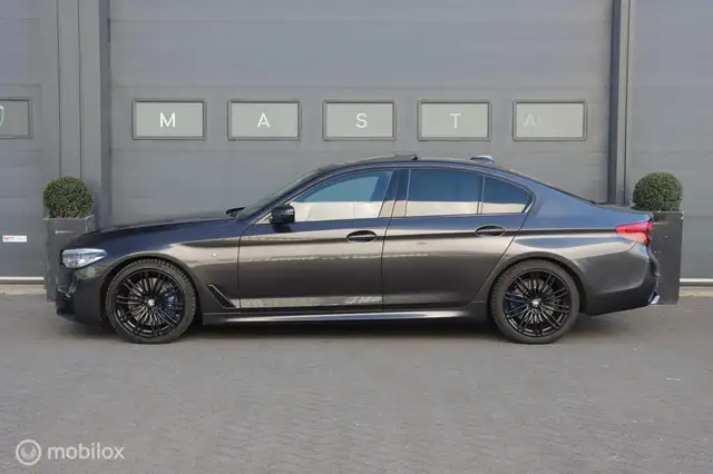 BMW 5 Series view 14