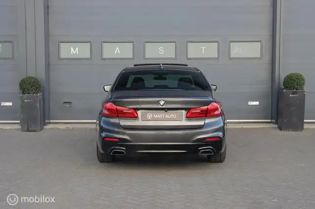 BMW 5 Series view 10