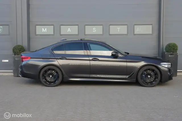 BMW 5 Series view 5