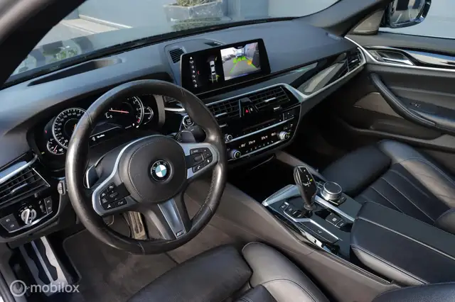 BMW 5 Series view 6
