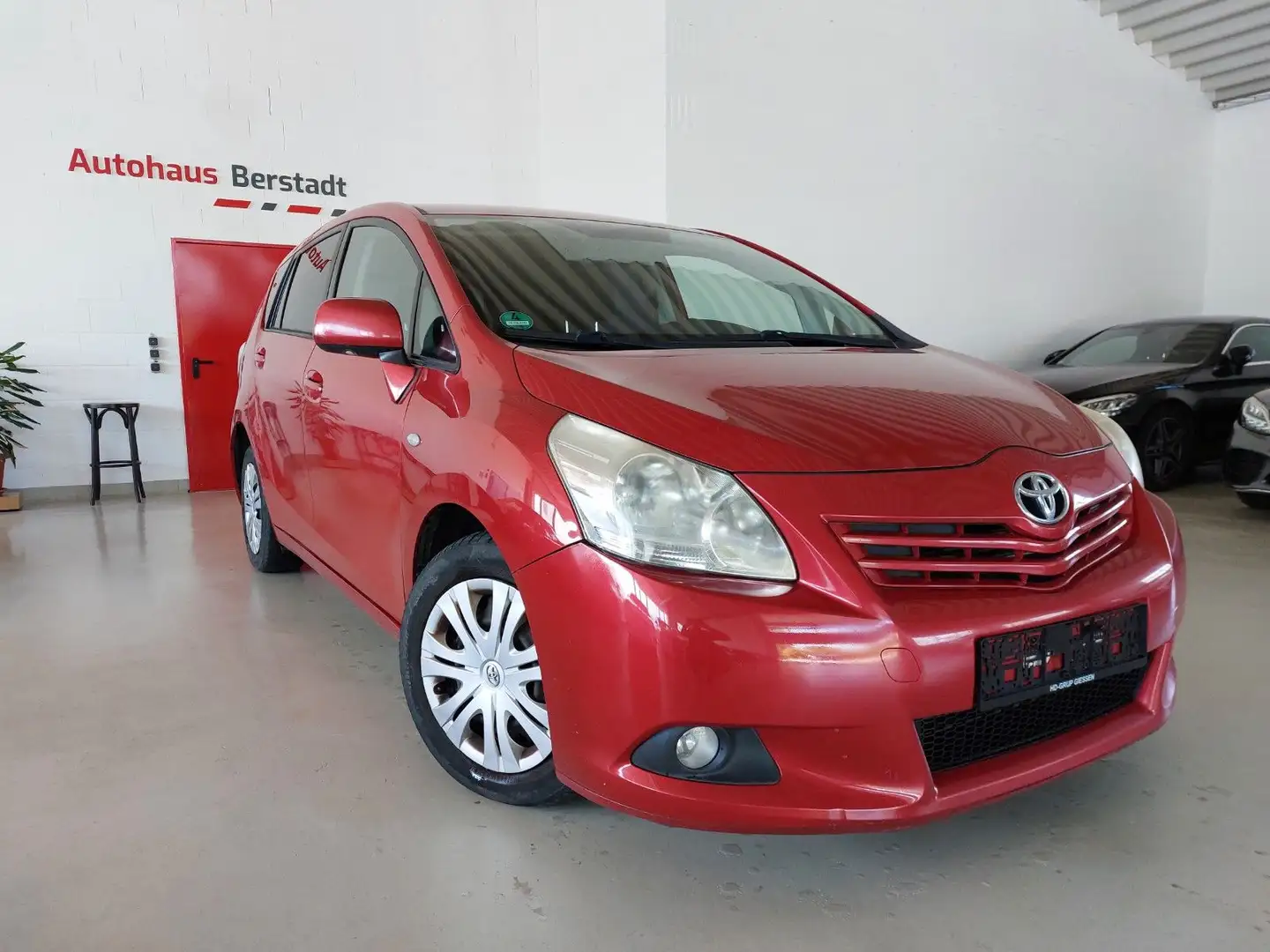 Toyota Verso Life  Motor 2,0 Ltr. -93 kW Euro5*7-Sitzer Red - 1
