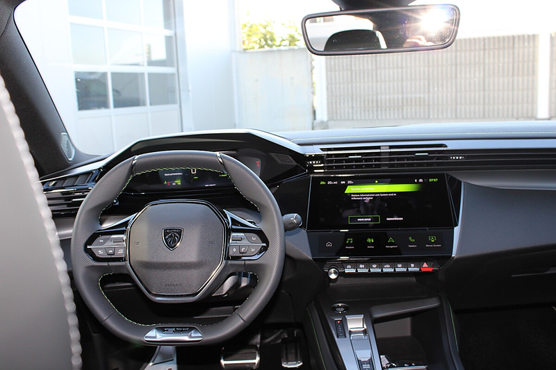 Peugeot 408 Hybrid 145 e-DCS6 GT — photo 11