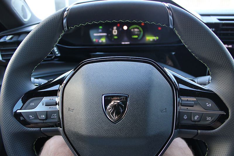 Peugeot 408 Hybrid 145 e-DCS6 GT — photo 15