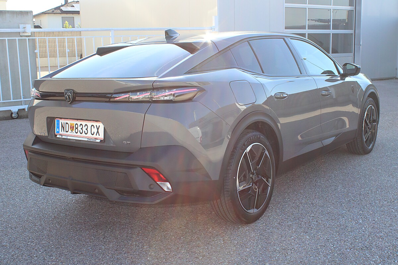 Peugeot 408 Hybrid 145 e-DCS6 GT — photo 5