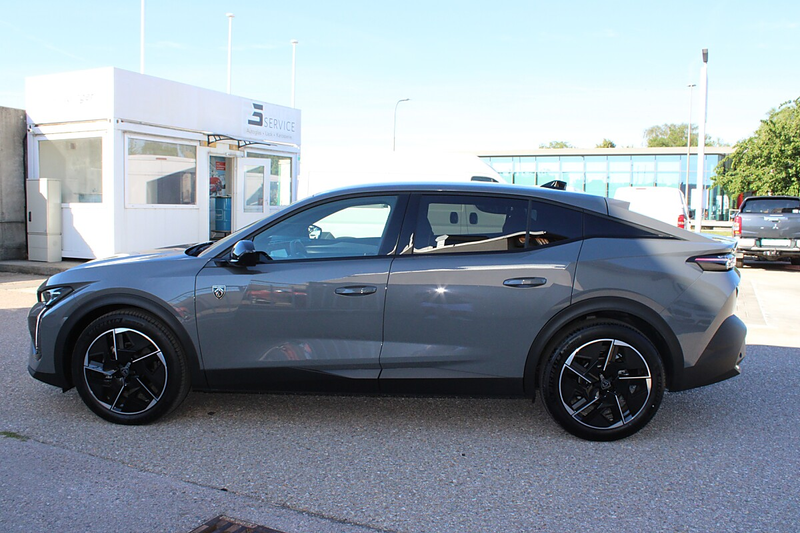 Peugeot 408 Hybrid 145 e-DCS6 GT — photo 8
