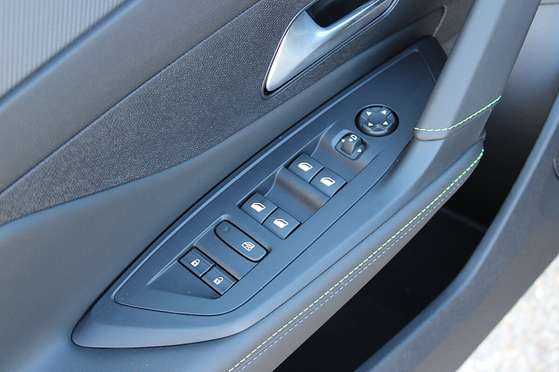 Peugeot 408 Hybrid 145 e-DCS6 GT — photo 13