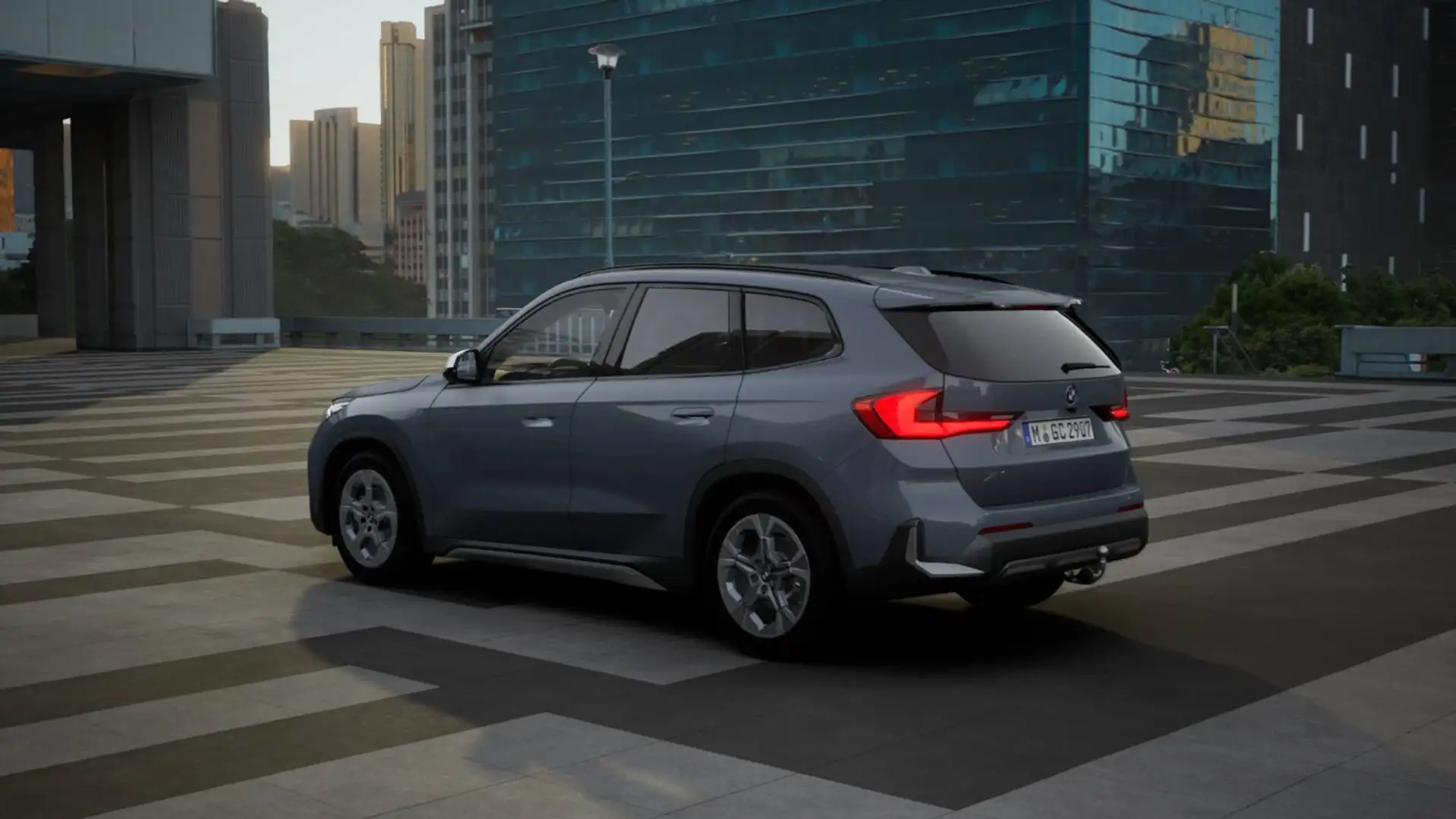 BMW X1 xDrive23d xLine SpurAss 360° AHK Navi ParkAss RFK Grijs - 2