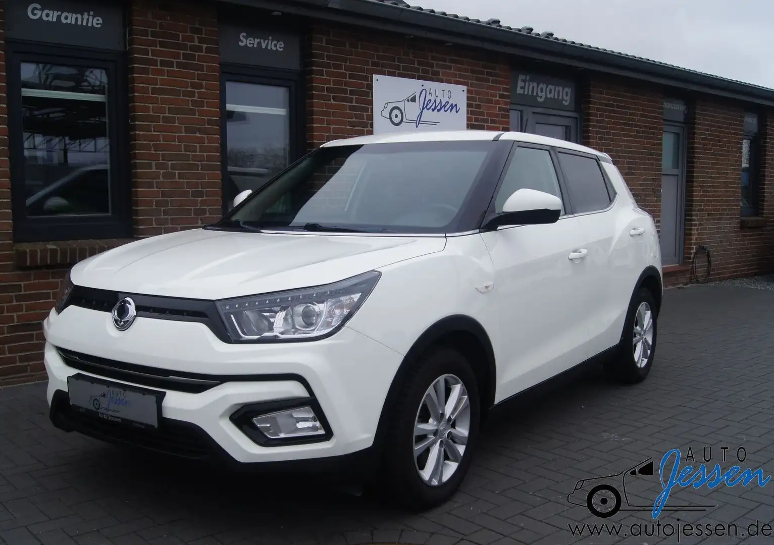 SsangYong Tivoli 1.6 e-XGi Crystal 4x2 Navi/RFK/PDC/Klima Wit - 1