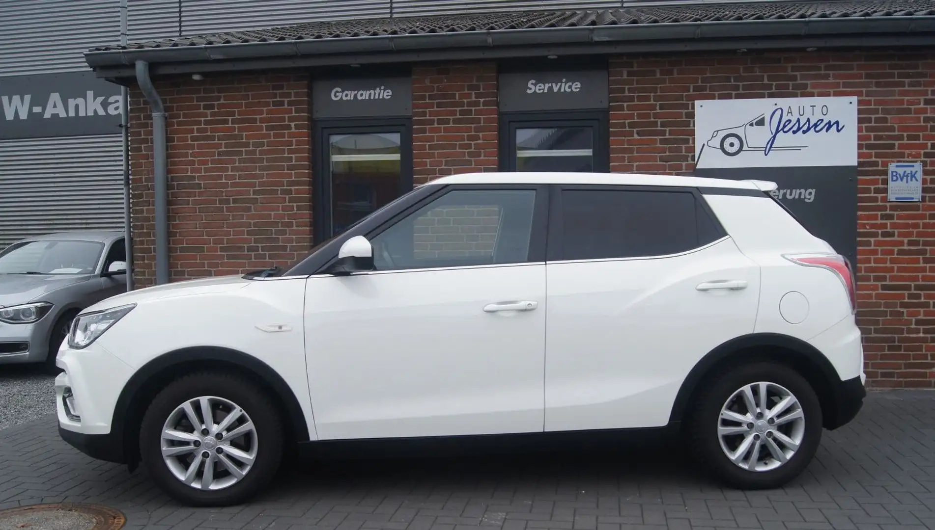 SsangYong Tivoli 1.6 e-XGi Crystal 4x2 Navi/RFK/PDC/Klima Wit - 2
