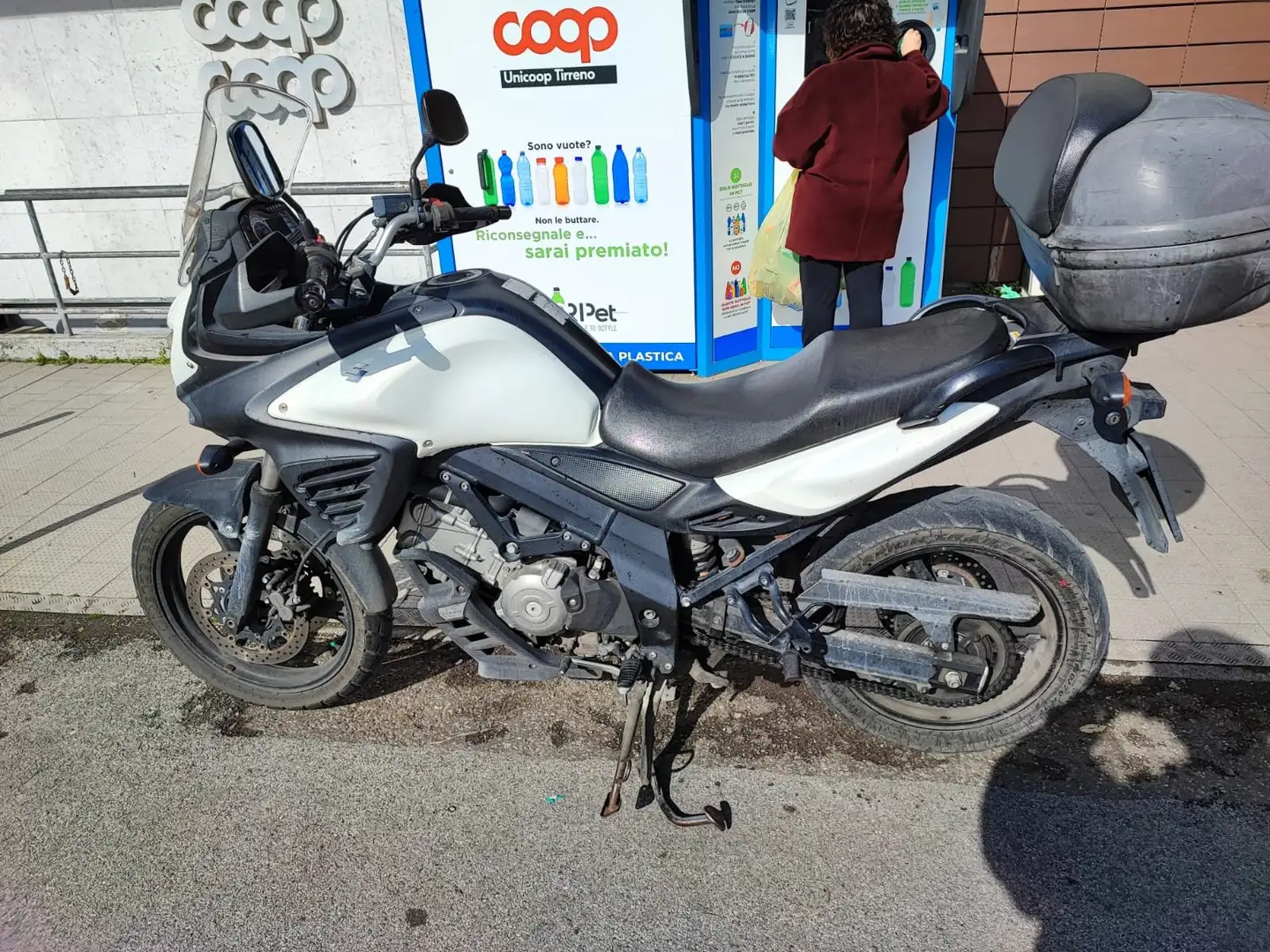 Suzuki V-Strom 650 White - 2