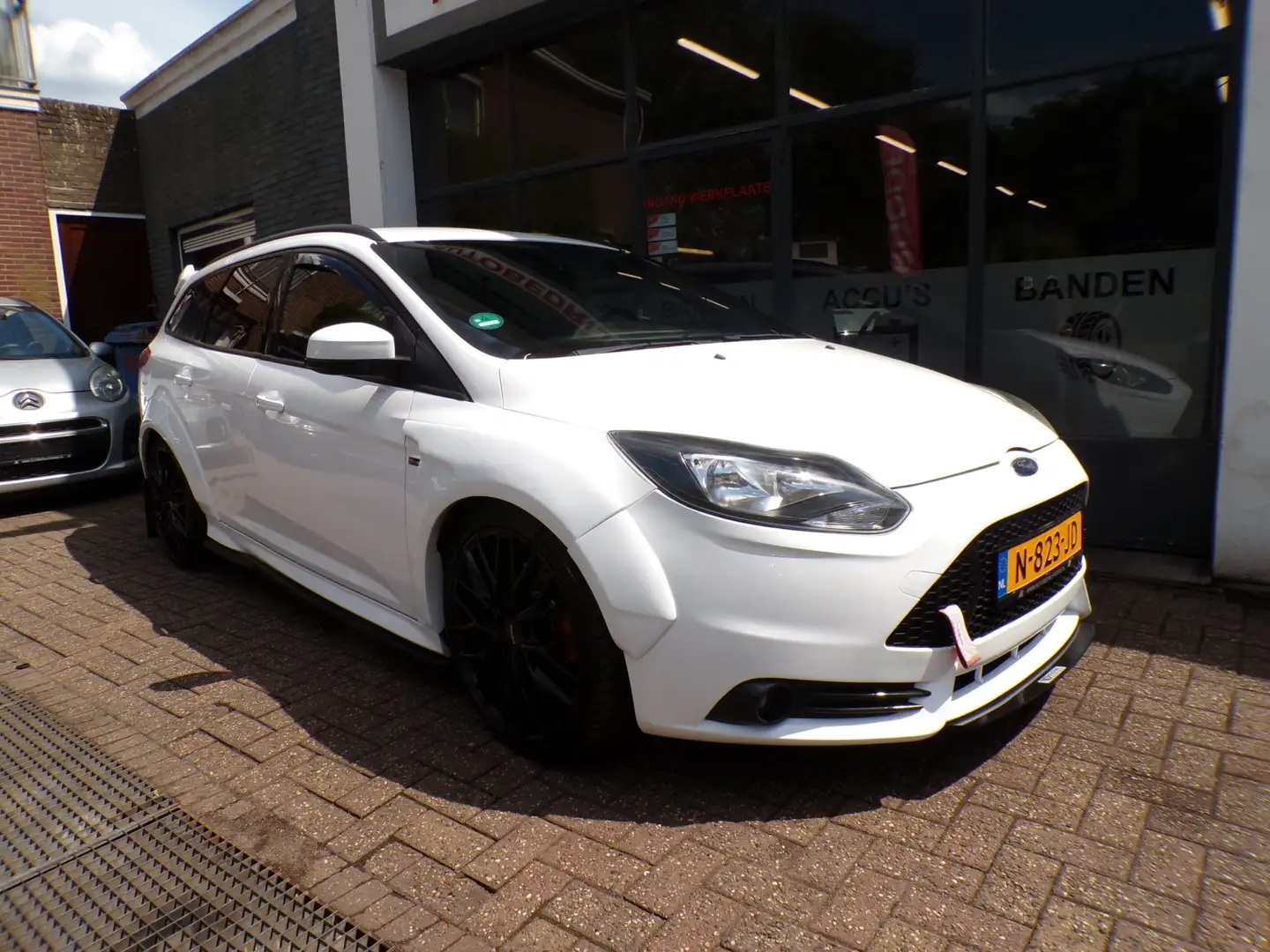 Ford Focus Wagon 2.0 EcoBoost ST-2 250PK 250PK, LIMITED EDITI Wit - 2