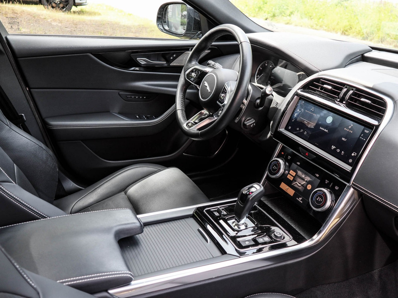Jaguar XE P250 R-Dynamic Black Schiebedach, Tot-Winkel — photo 3