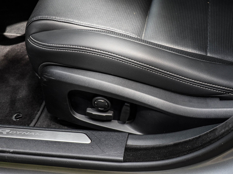 Jaguar XE P250 R-Dynamic Black Schiebedach, Tot-Winkel — photo 13