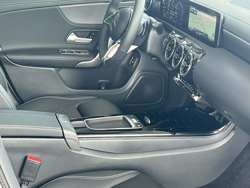 Mercedes-Benz CLA 180 coupé progressive 2025 automaat dodehoekassist camera — photo 8