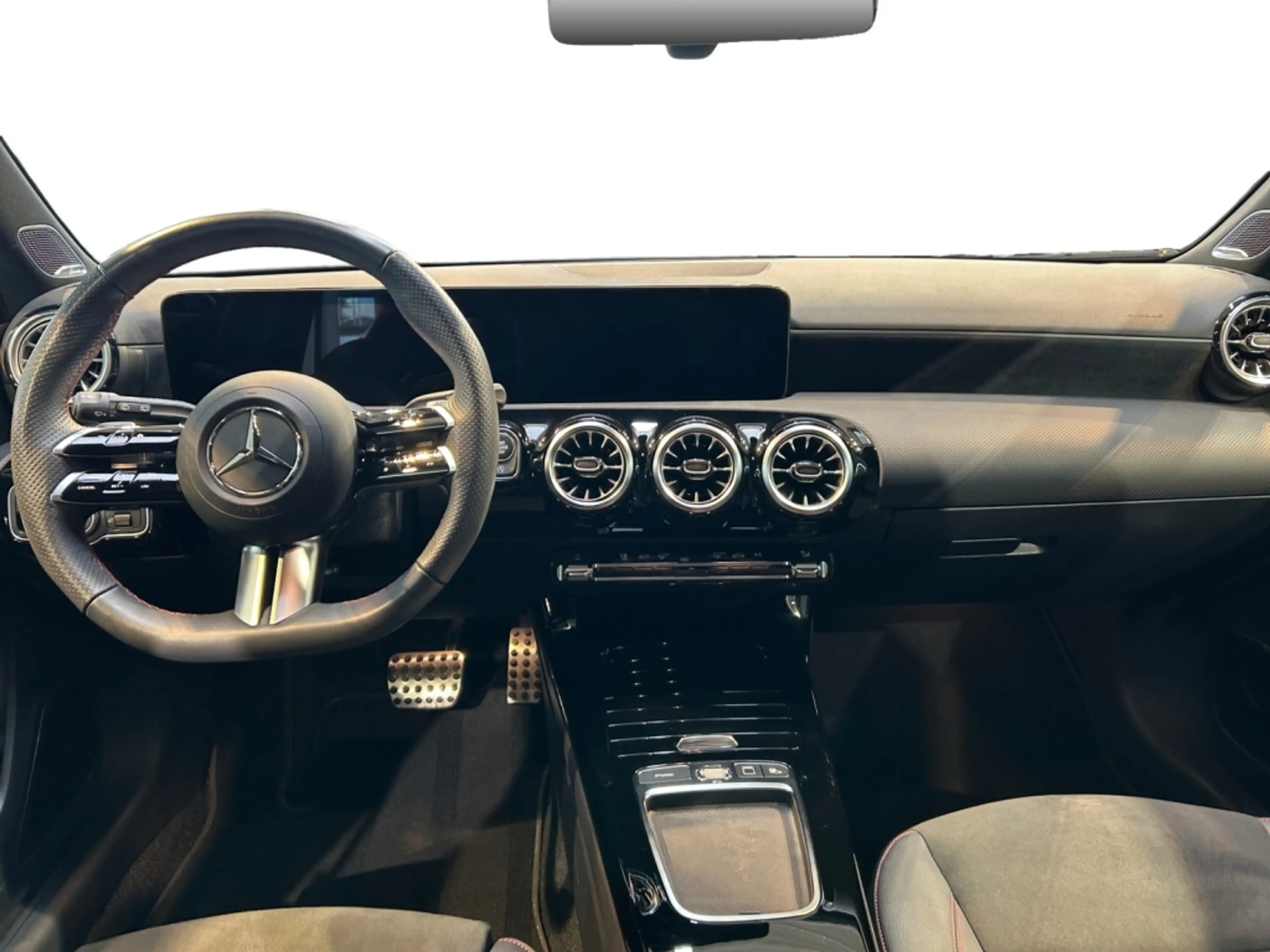 Mercedes-Benz A 220 d AMG AMG+MBUX+Burm+Wide+Cam+LED+Navi+AUT — photo 12