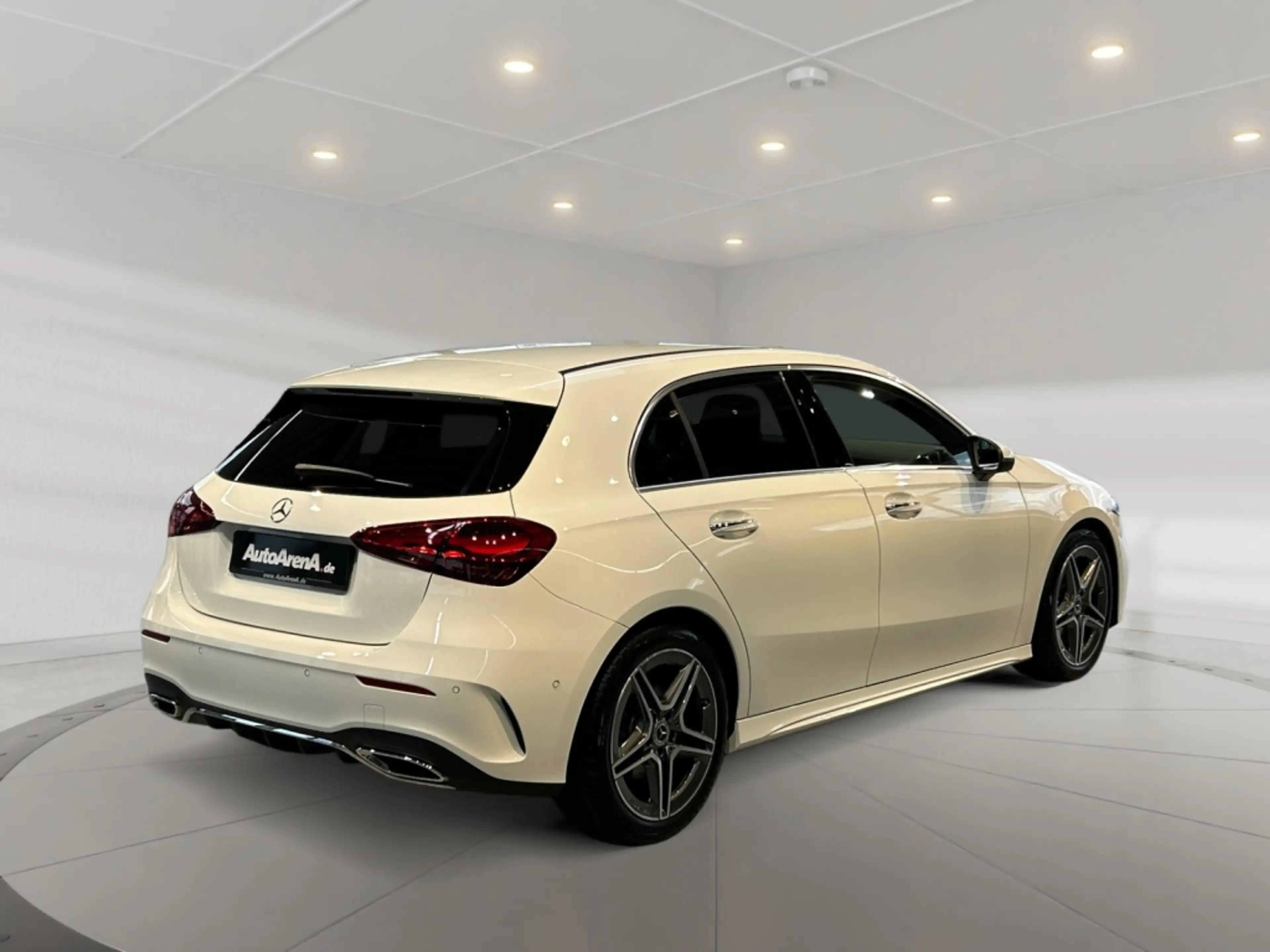 Mercedes-Benz A 220 d AMG AMG+MBUX+Burm+Wide+Cam+LED+Navi+AUT — photo 4