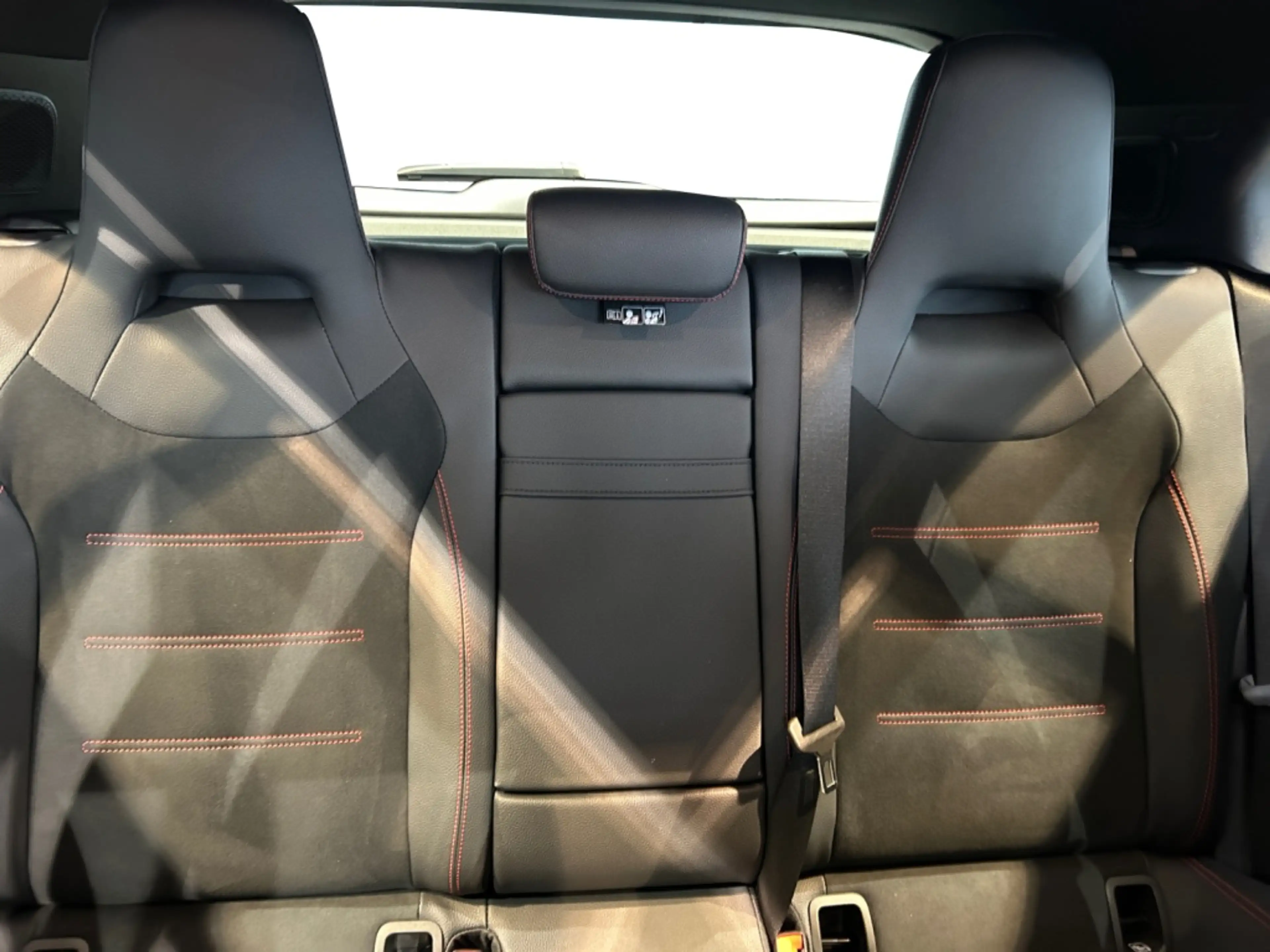 Mercedes-Benz A 220 d AMG AMG+MBUX+Burm+Wide+Cam+LED+Navi+AUT — photo 11