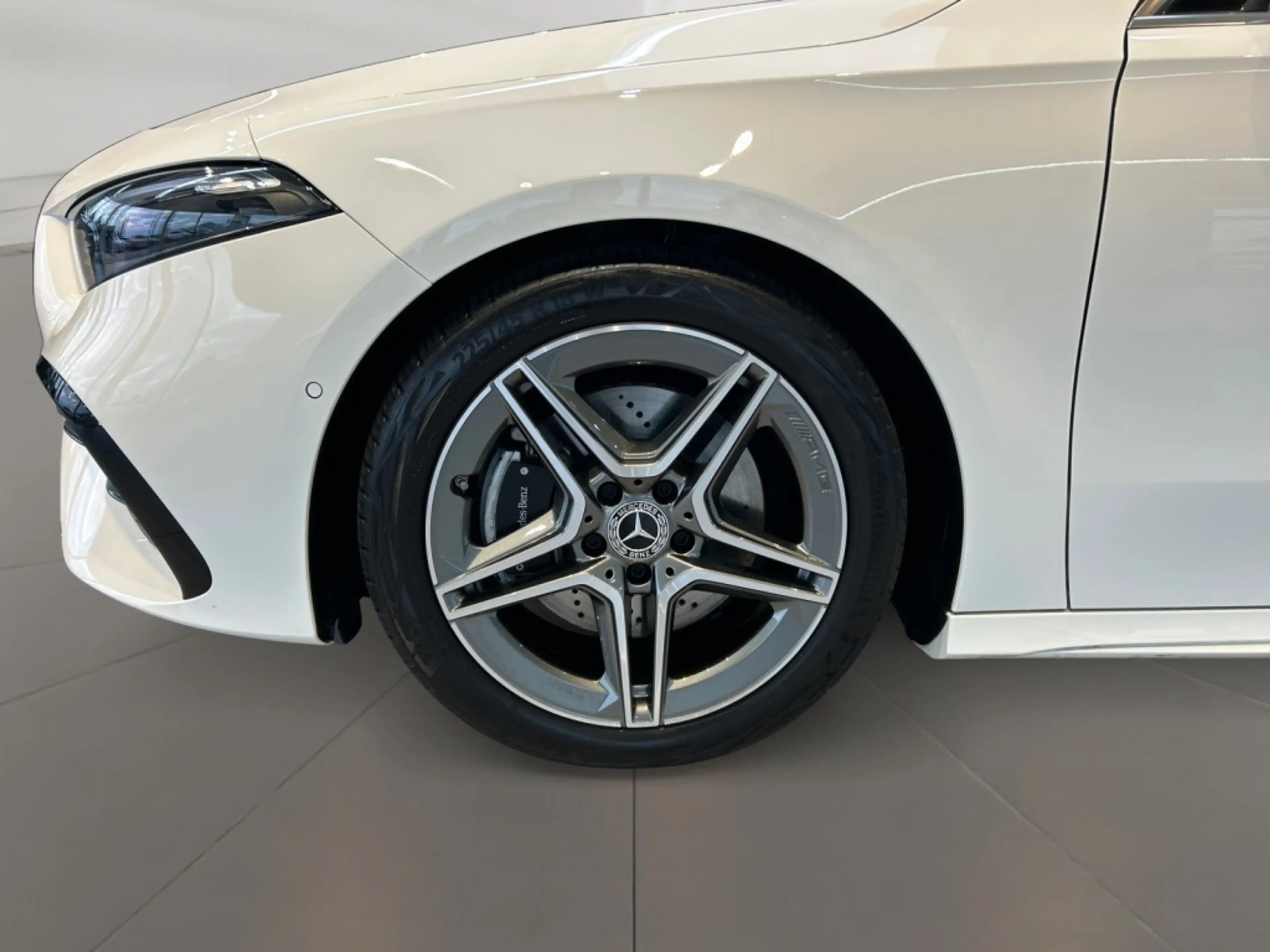 Mercedes-Benz A 220 d AMG AMG+MBUX+Burm+Wide+Cam+LED+Navi+AUT — photo 8