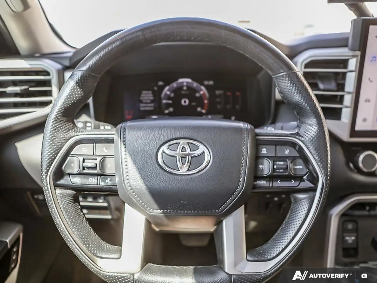 Toyota Tundra снимка Toyota Tundra