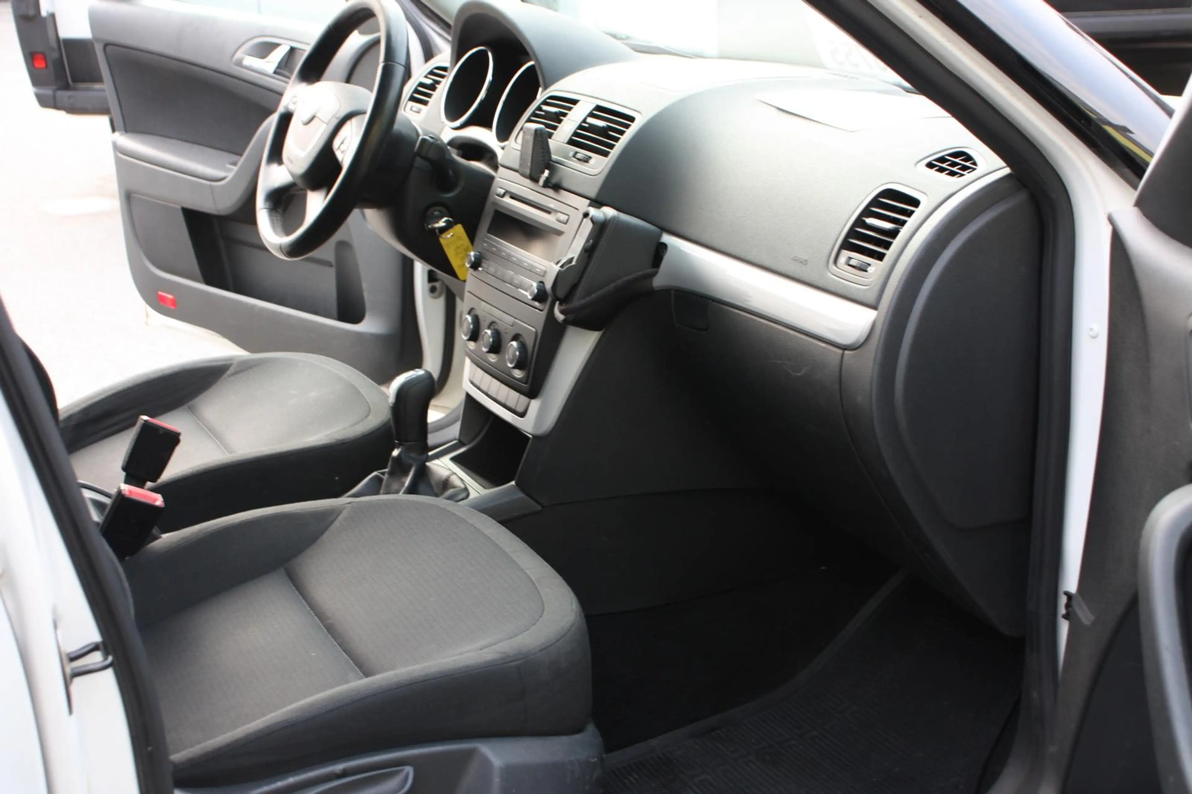 Skoda Yeti Ambition 4x4 TÜV neu AHK PDC Winter Climatic 2.0 T — photo 13
