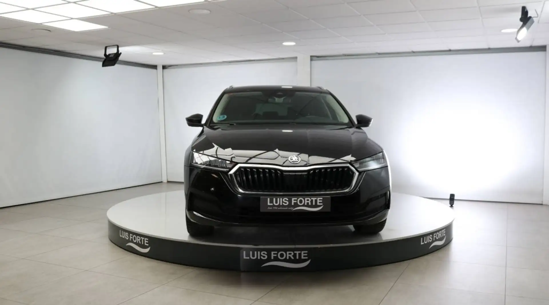 Skoda Octavia 2.0TDI Ambition DSG 110kW Negro - 2