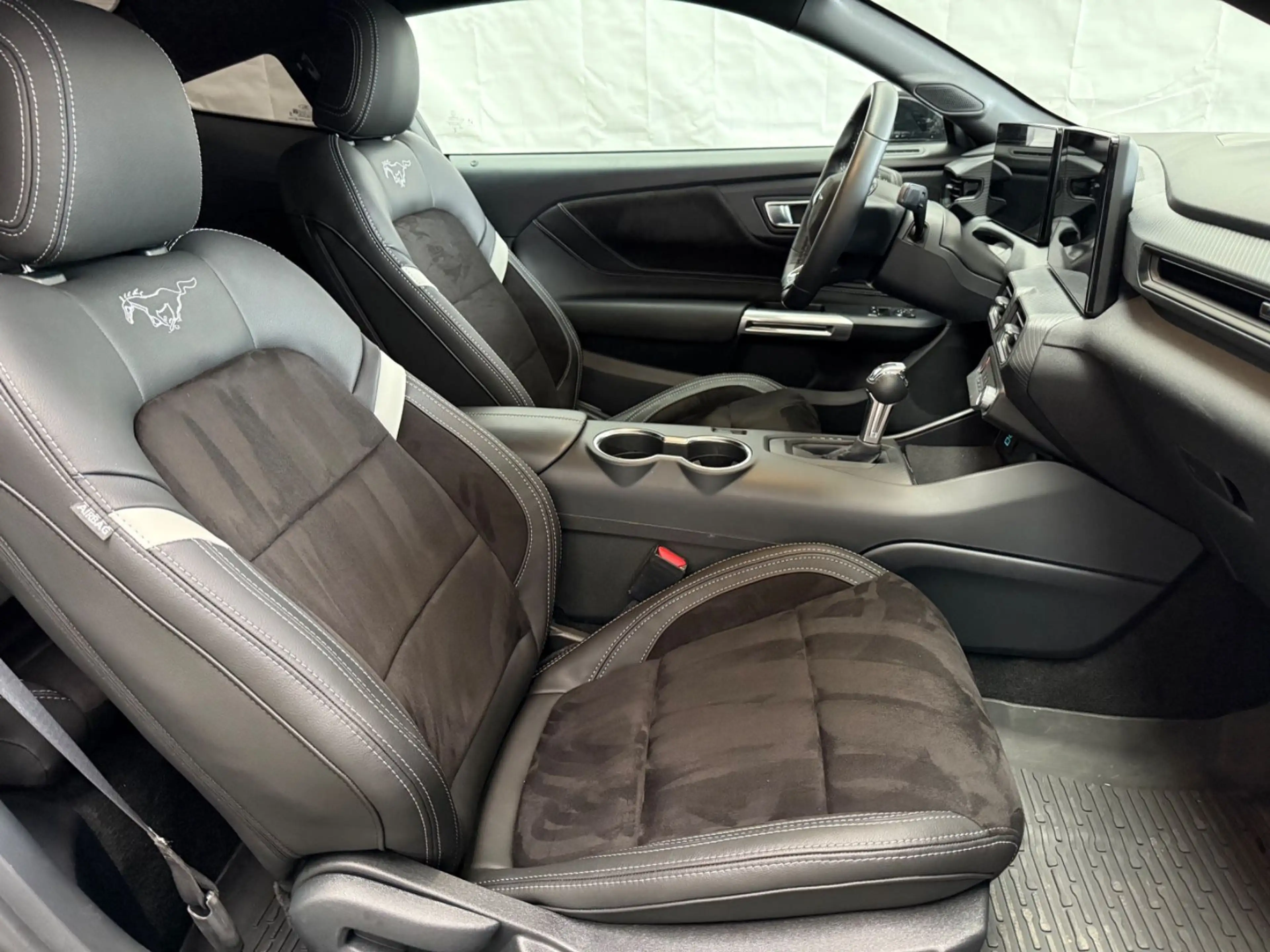 Ford Mustang 2.3 Leder CarPlay Led Digit Tacho Kamera — photo 8