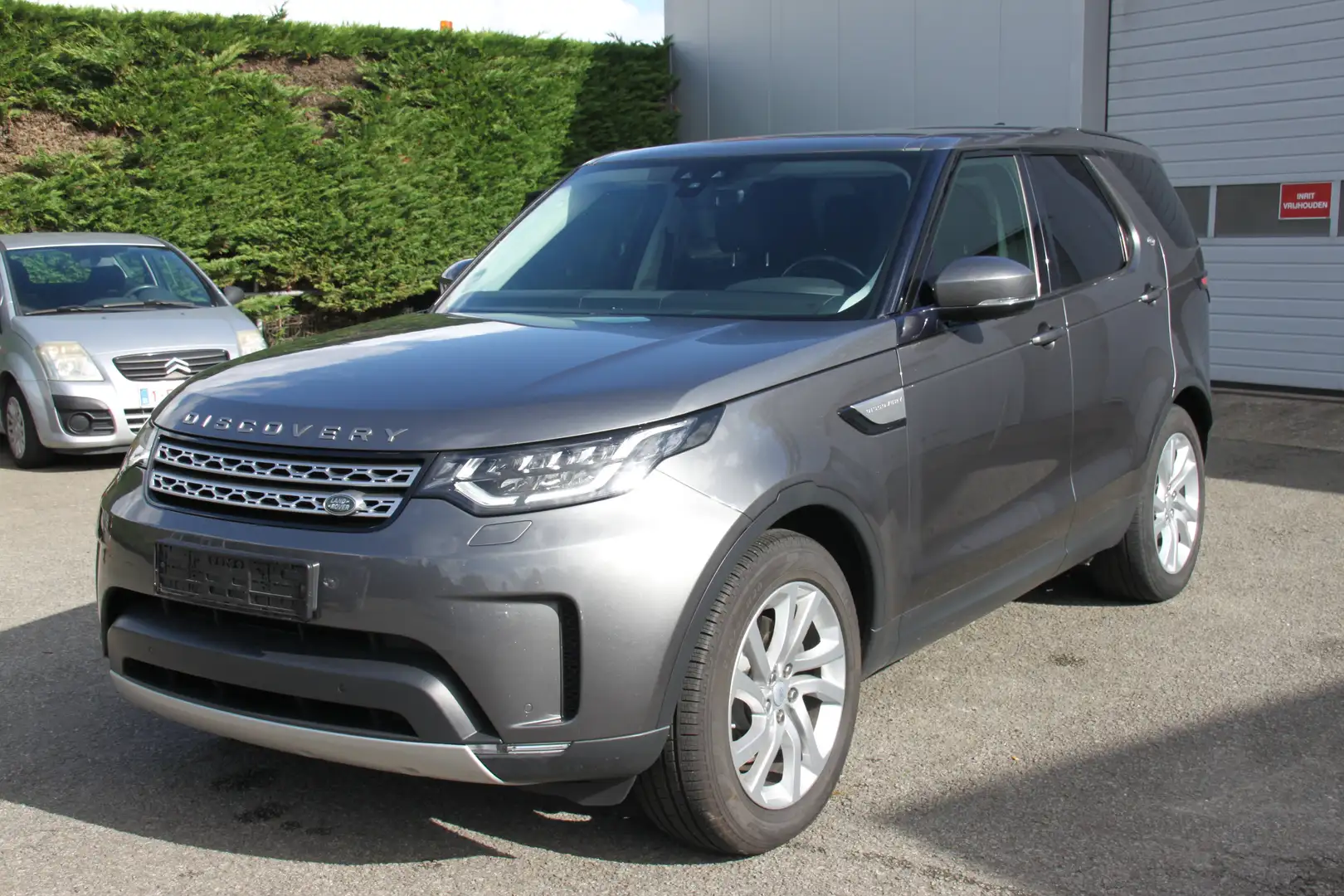 Land Rover Discovery 3.0 TD6 HSE 7pl. Grijs - 2